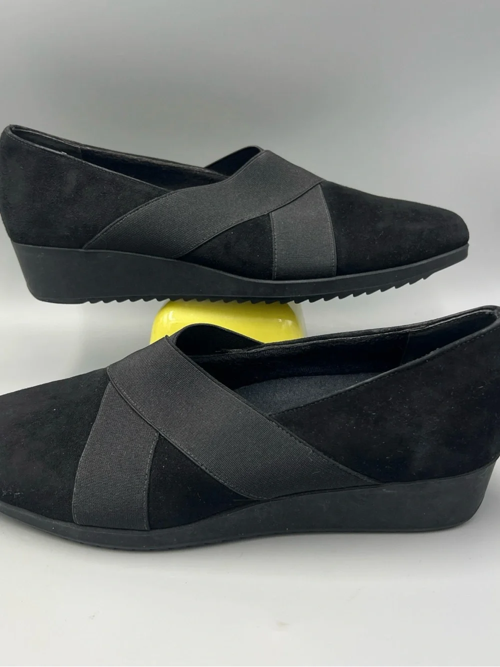 Munro American Walking Wedge, Shock Absorbing Heel. Women's Sz 8.5W